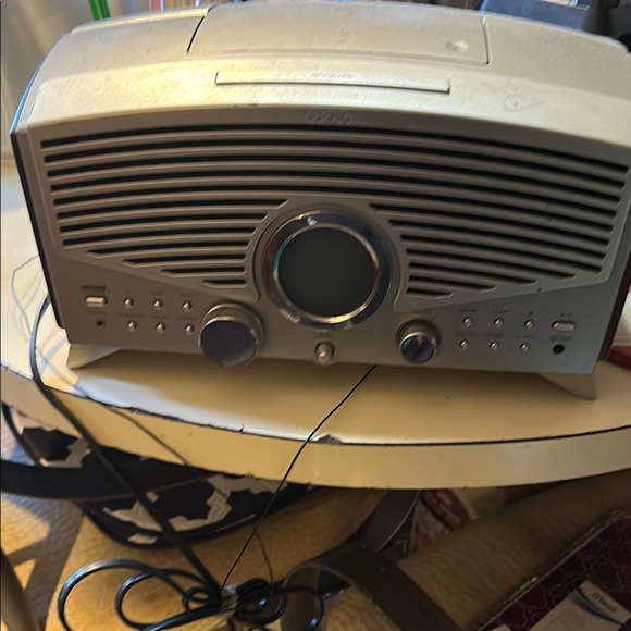 Radio CD Player - Picture 1 of 1